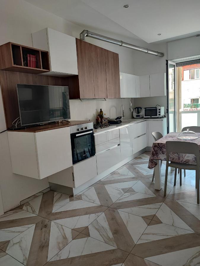 Indahouse Apartment Bari Luaran gambar