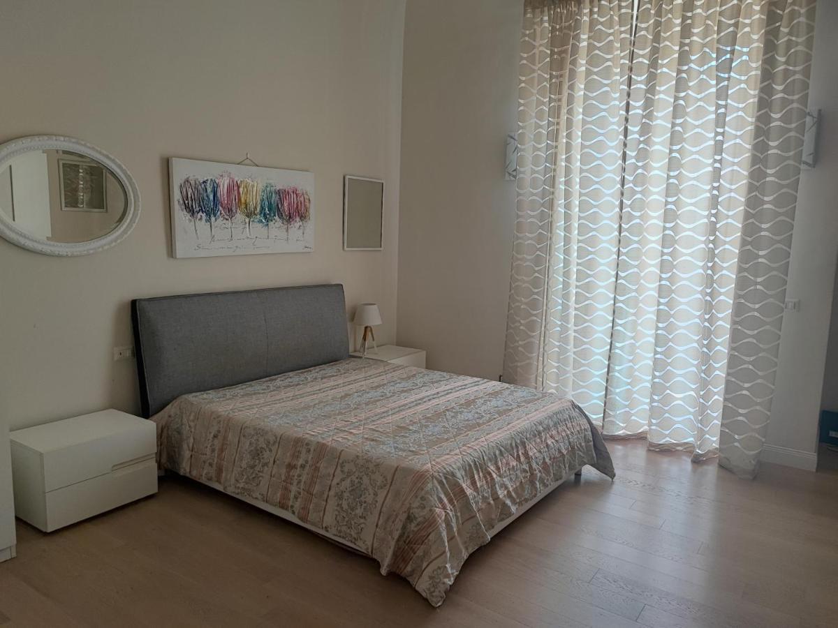 Indahouse Apartment Bari Luaran gambar
