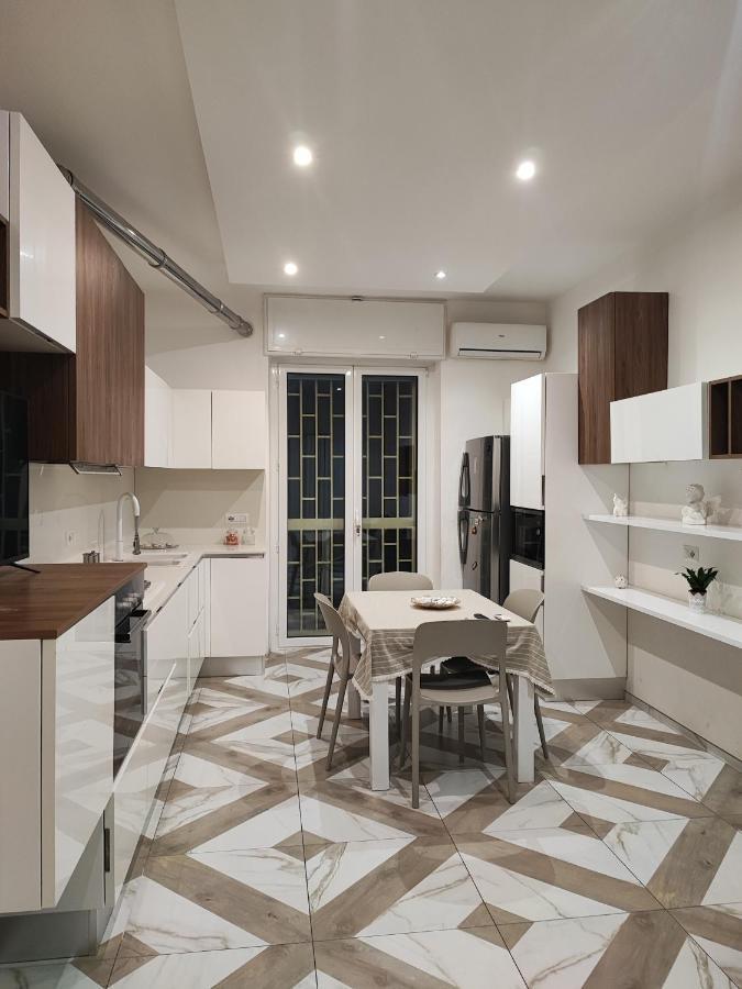 Indahouse Apartment Bari Luaran gambar